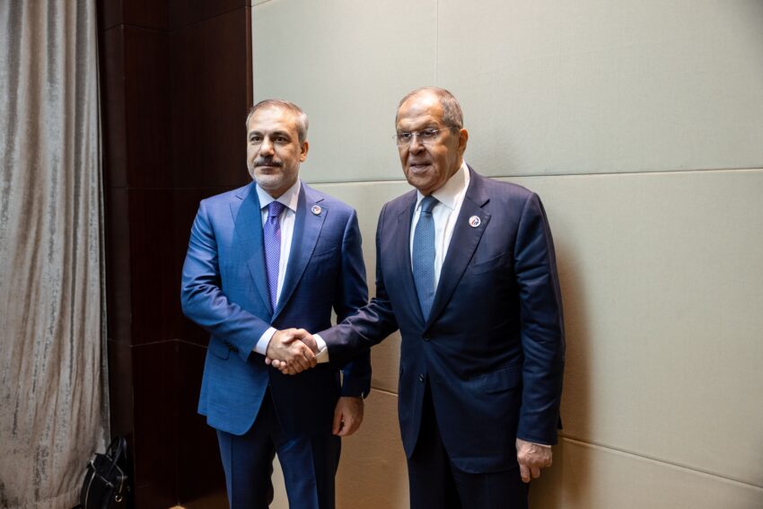 Turkey’s Foreign Minister Discusses Israel-Iran Conflict with Russian Counterpart
